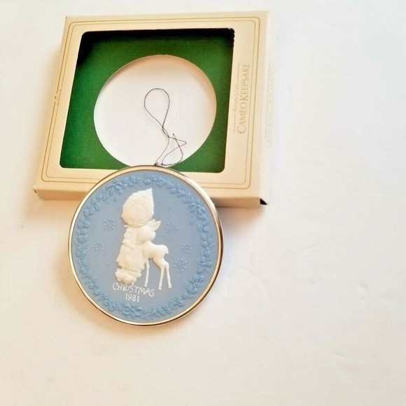 Hallmark Christmas 1981 Vintage Cameo Keepsake Ornament Blue White Betsey Clark - Picture 2 of 3